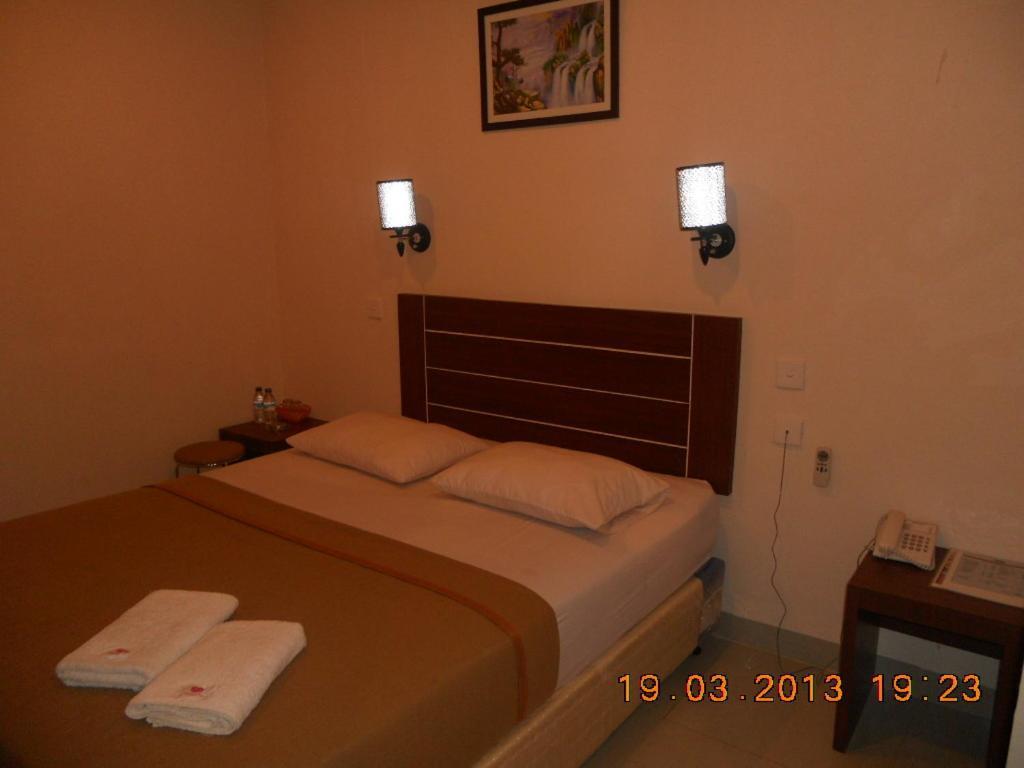 Hotel Parma Pekanbaru Exterior photo